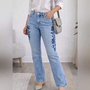 DG2 Diane Gilman Virtual Stretch Jeans 10P Petite Light Wash Floral Embroidered